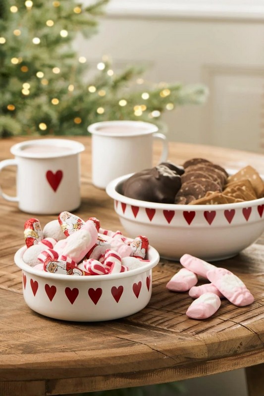 Tazza mug in latta bianca laccata decorata con cuore